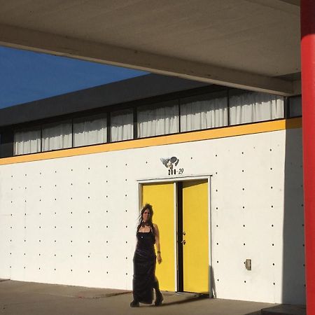 Space Castle: A 1950S Gas Station Transformed Into An Art Themed Wonderland Truth or Consequences Exterior photo